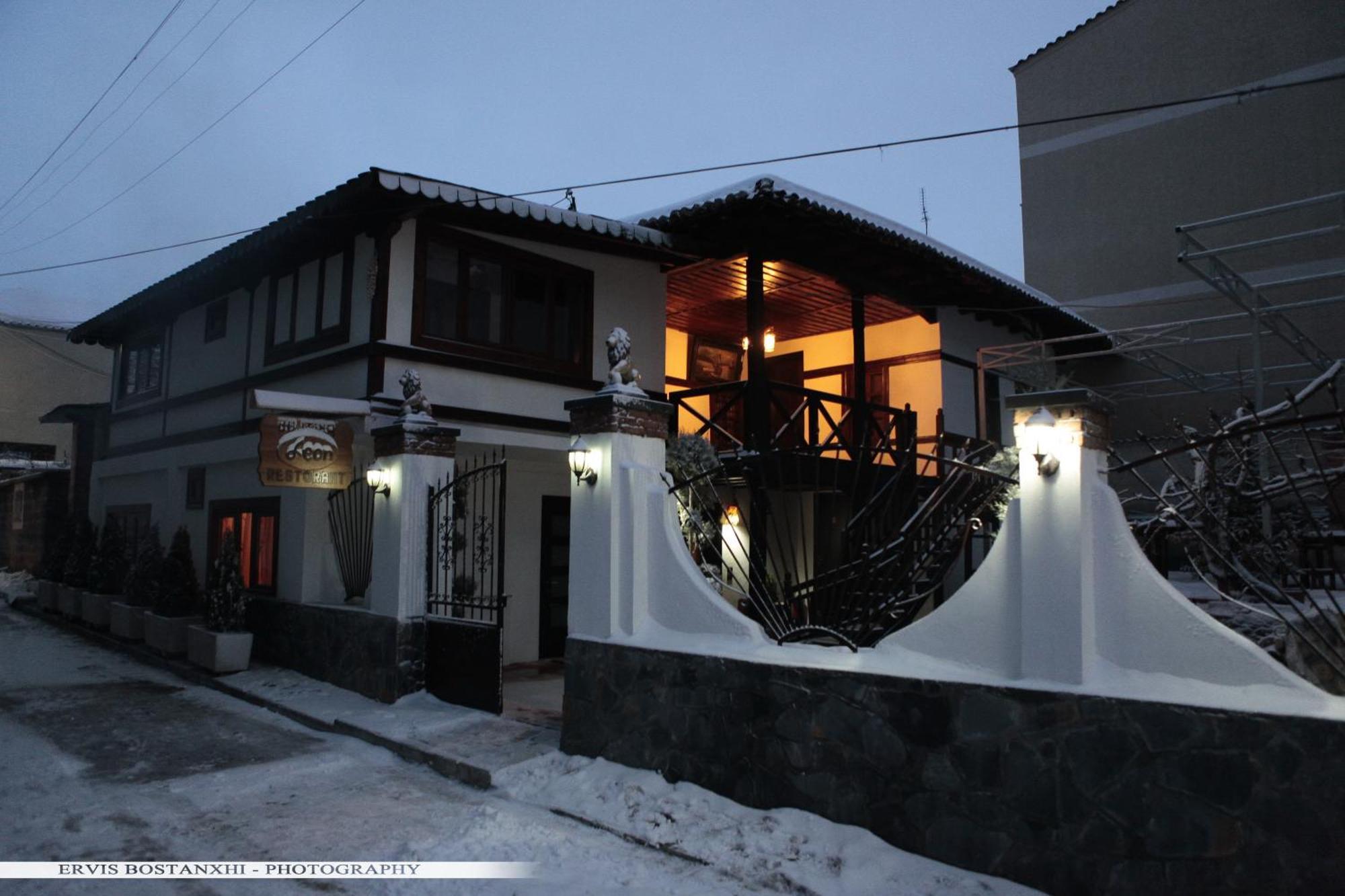 Guest House Bujtina Leon Korce Exterior photo